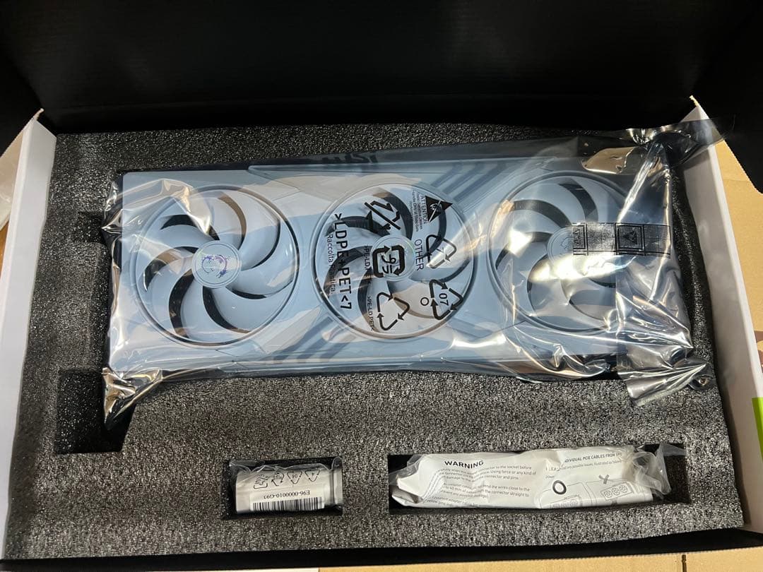 グラフィックボード・グラボ・ビデオカード RTX 5070 Ti 16G GAMING TRIO OC WHITE