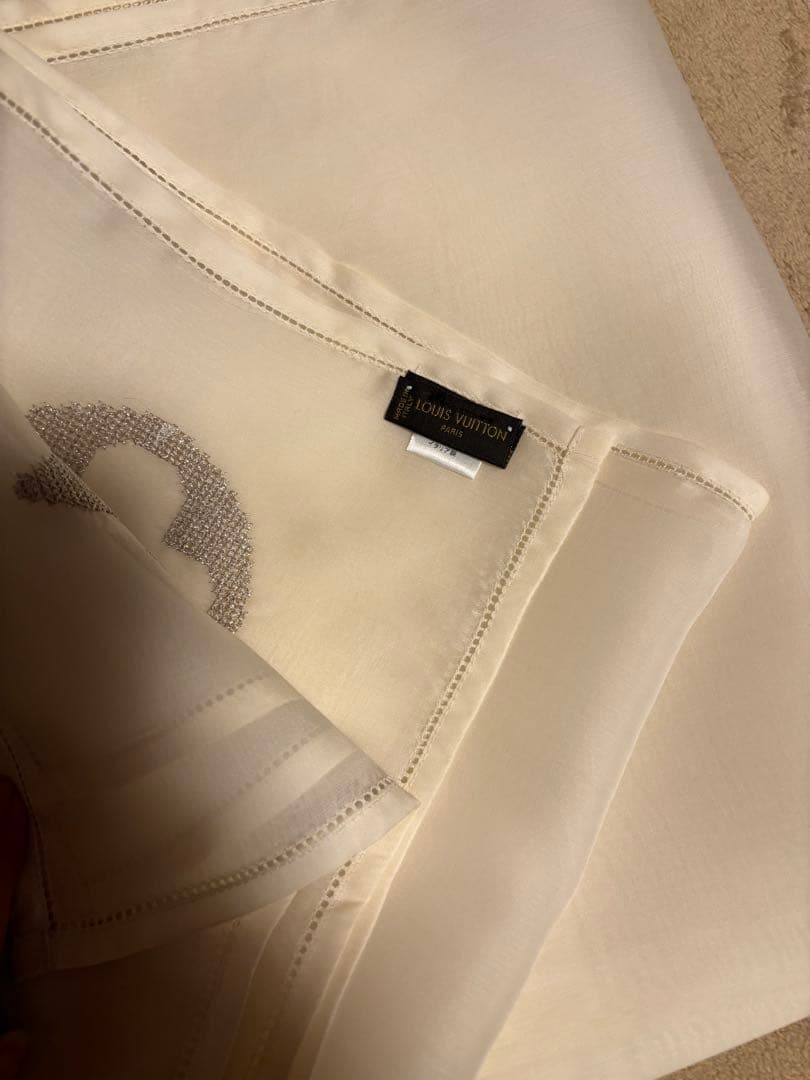 Louis Vuitton シルクストール クリーム色