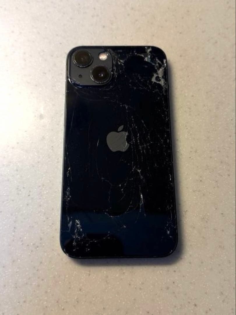 Apple iPhone 13 256GB 背面ひび割れ