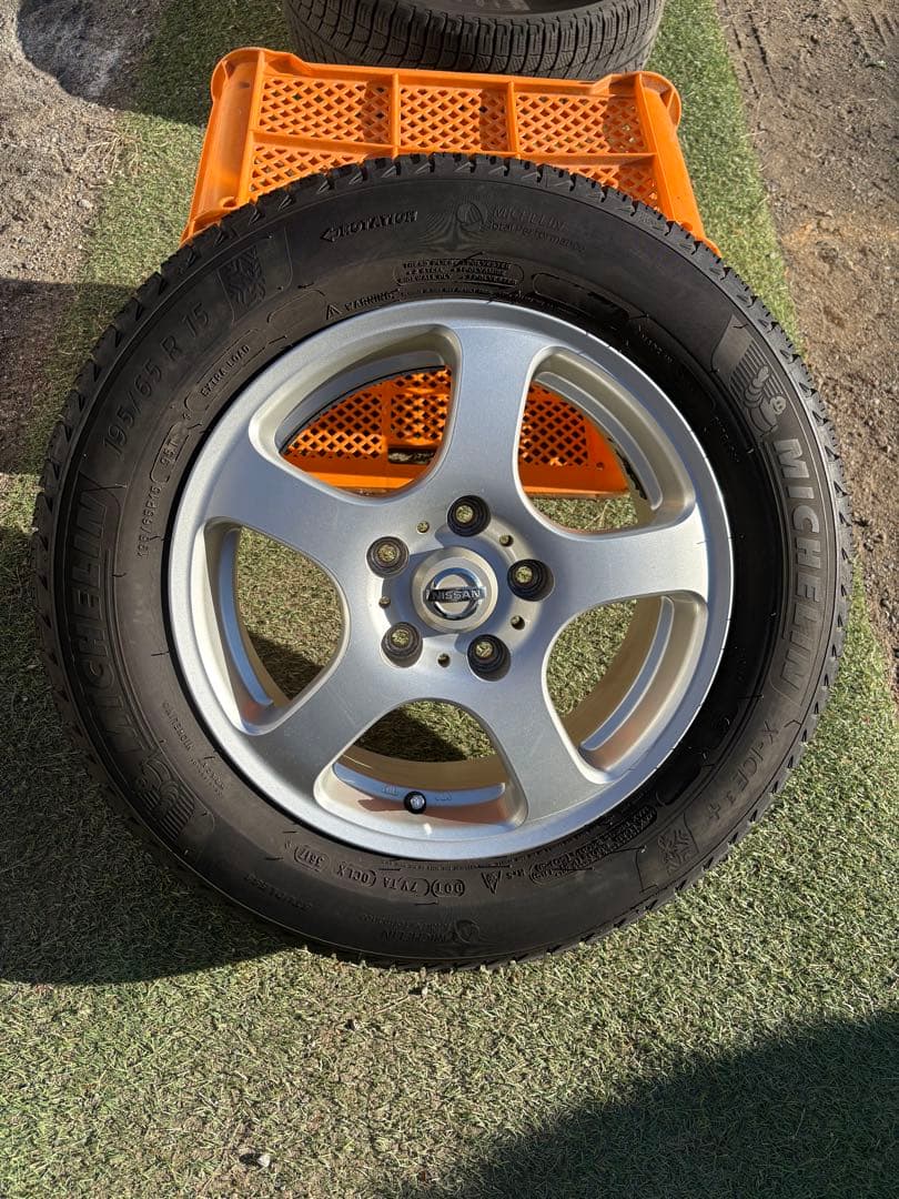 スタッドレス195/65R15セレナC26 C27 日産純正 ミシュラン
