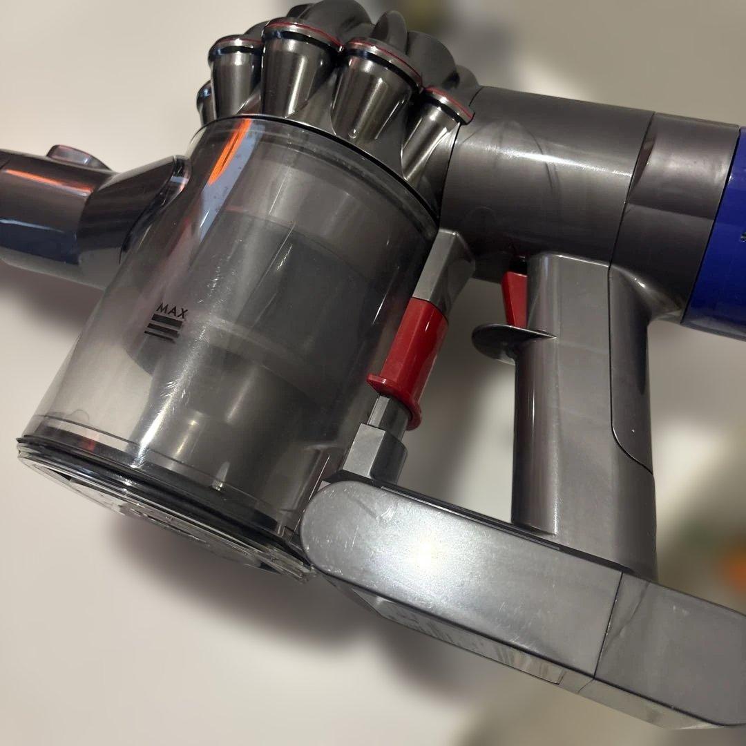 dyson v6fluffy+ スティッククリーナー本体と付属品　美品