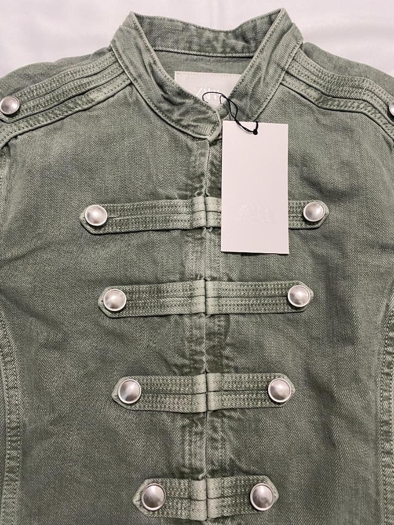 希少 ZARA ボタンディテール入りフィットジャケット 緑色 XS