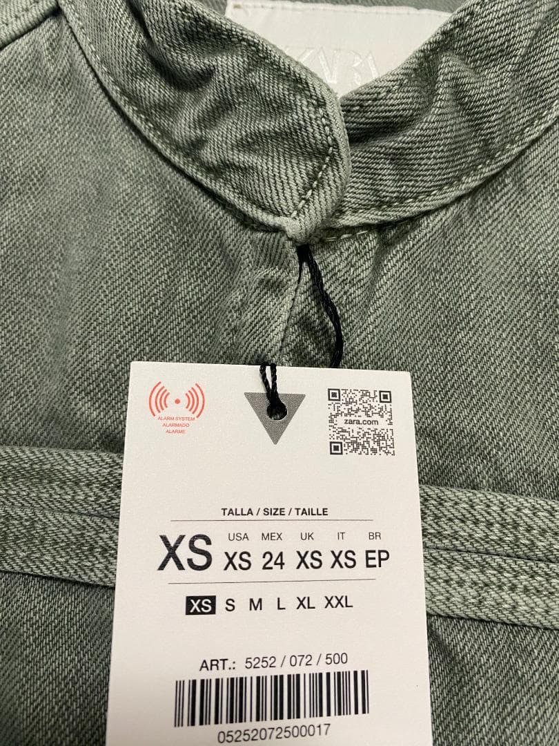 希少 ZARA ボタンディテール入りフィットジャケット 緑色 XS