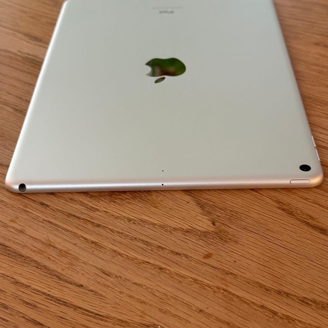 R*0様 Apple iPad Air 第3世代256GB Wi-Fiモデル　シ
