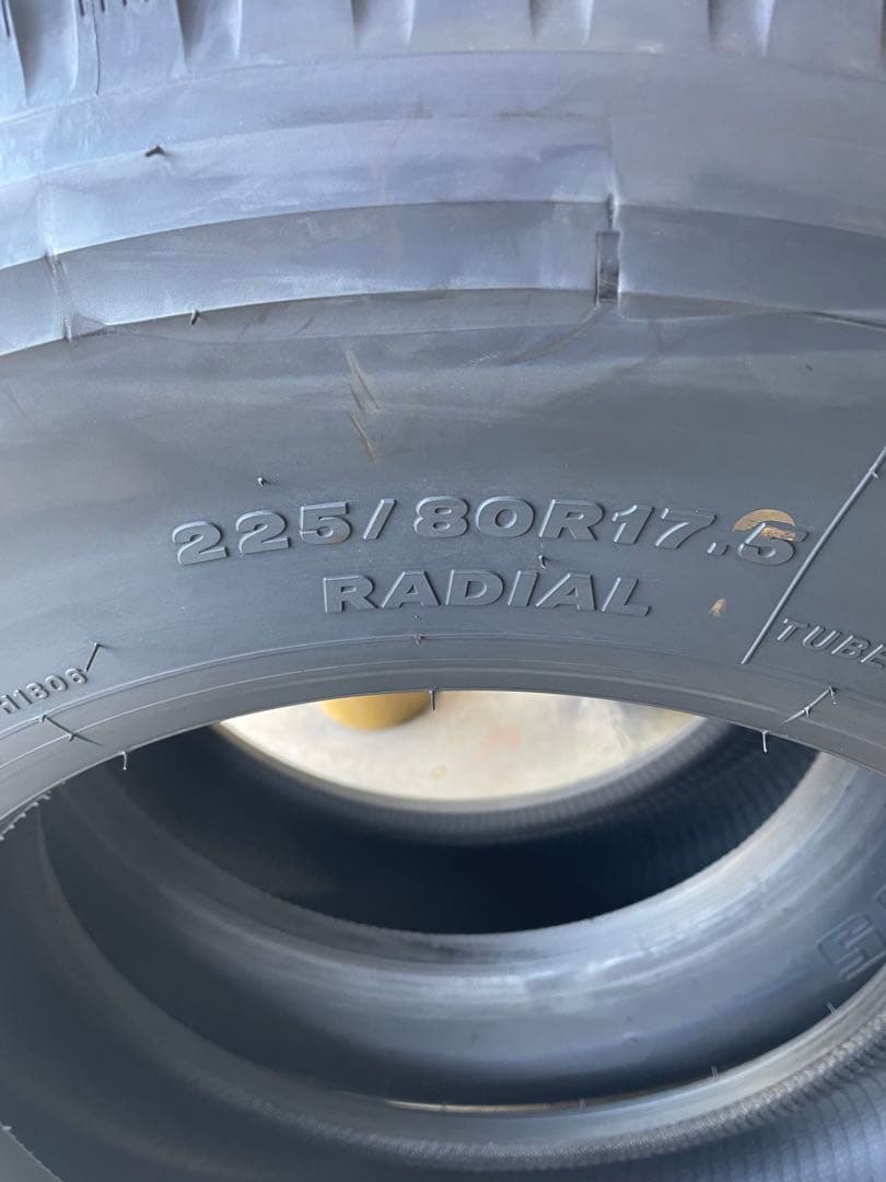 トラック タイヤ225/80R17.5 2本 ブリジストン R115 新車外し
