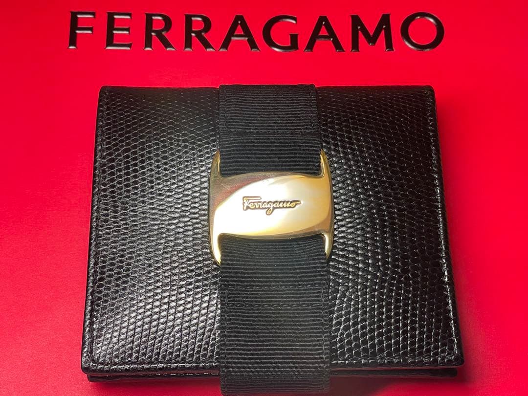 【専用】Salvatore Ferragamoヴァラ 折財布 型押しレザー