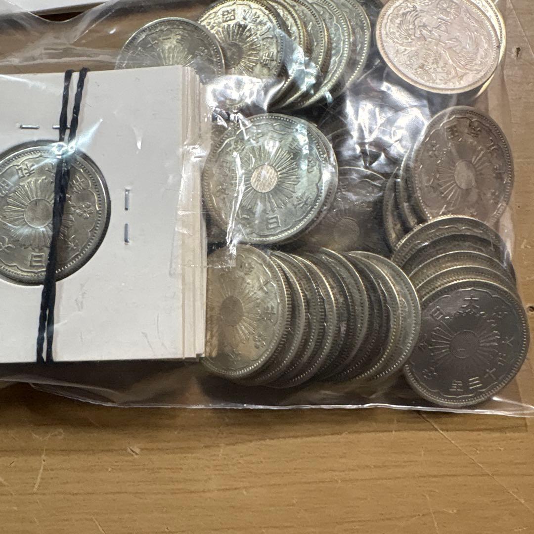 鳳凰小型50銭銀貨50枚 古銭 外国銭  銀 銀貨 アンティーク