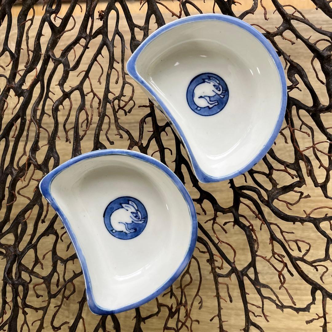 骨董　古伊万里　有田焼　京焼　半月型　縁起図案　月兎　三ツ脚付　豆鉢　豆皿　２客