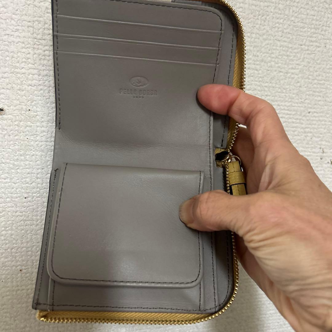 ペレボルサL字二つ折り財布 イエロー寄りのベージュ