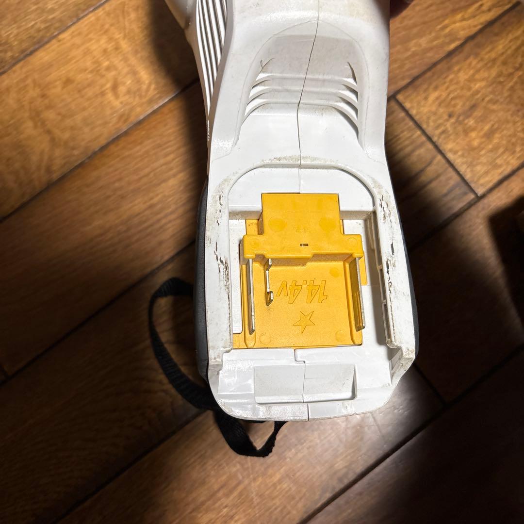 マキタ充電式クリーナ　CL142FD 14.4V