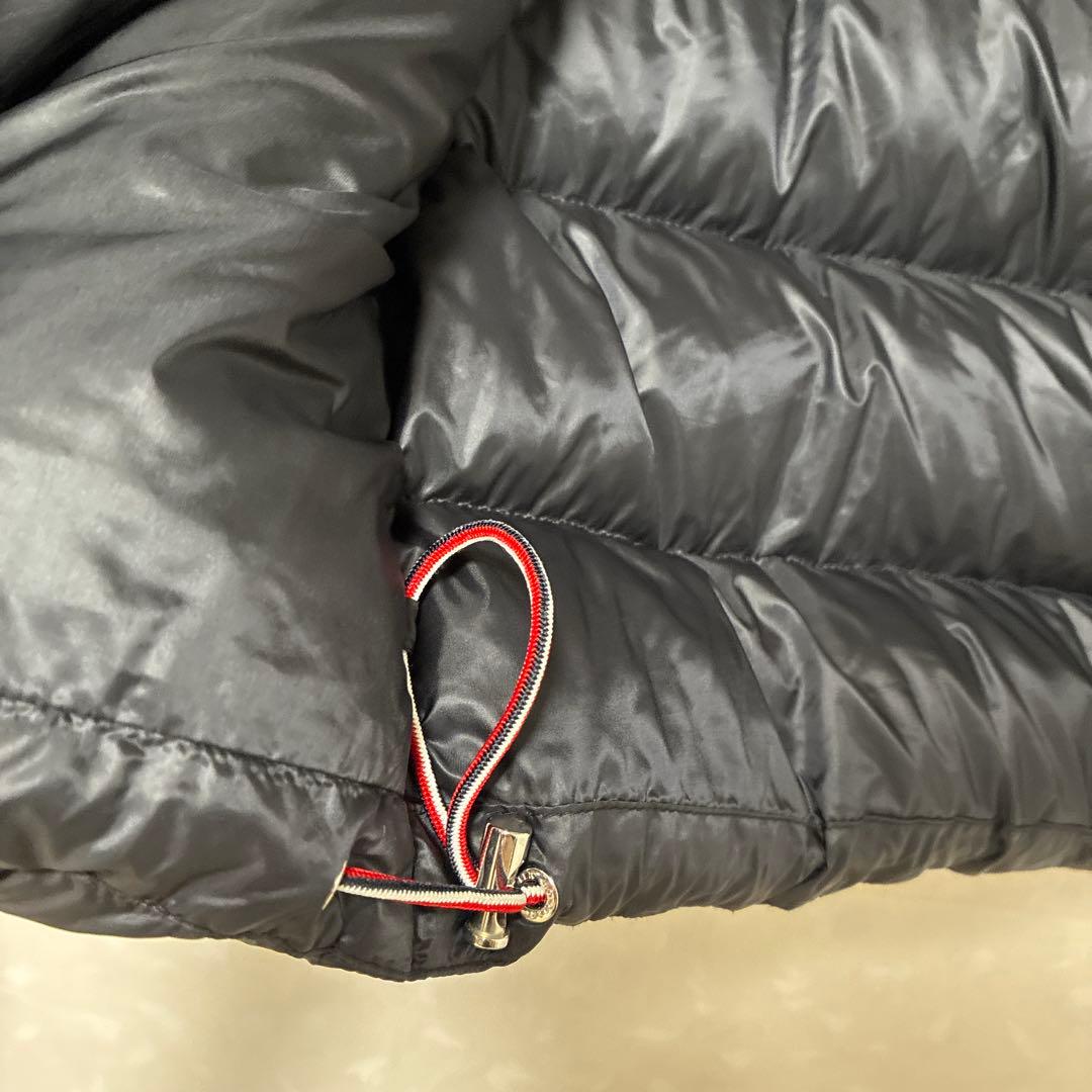 MONCLER ブラック ダウンベスト フード付き　サイズ4(LL)