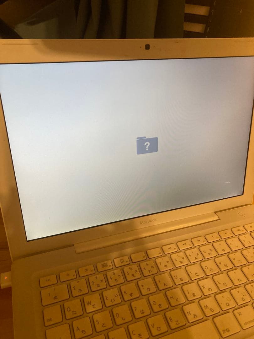 ジャンク品　ハードディスクなしMacBook A1181 ホワイト
