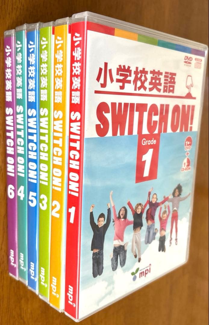 小学校英語 SWITCH ON! DVD CD-ROM 未開封未使用含む全巻‼️