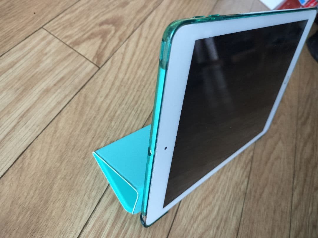 Apple iPad 第5世代セルラーMPG42J/A ゴールド バッテリー良好