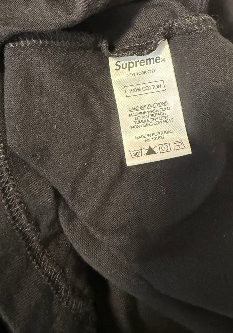 Supreme 黒 Tシャツ ステッカー付き