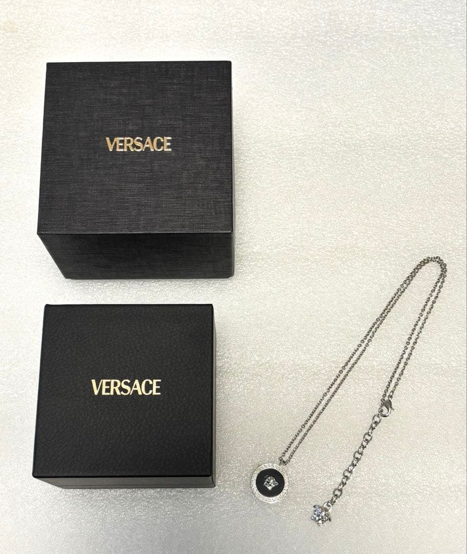 最新モデル　 VERSACE メデューサネックレス