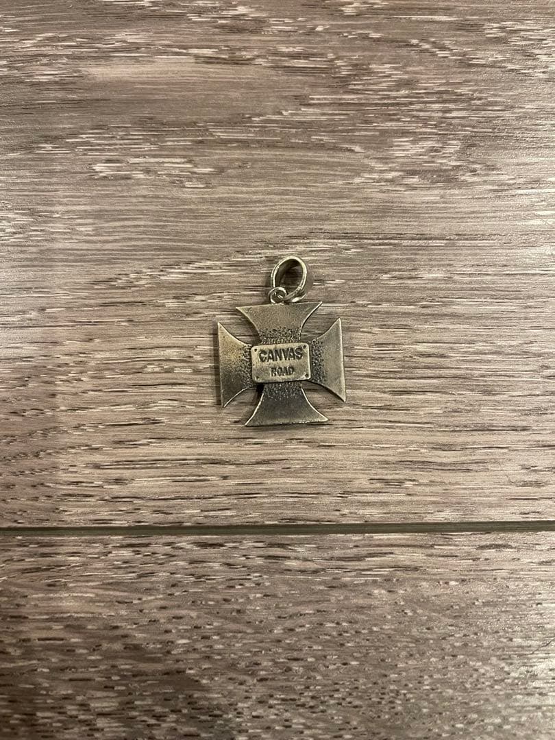 ROAD✖️CANVAS WNAME IRONCROSS TOP(SILVER)
