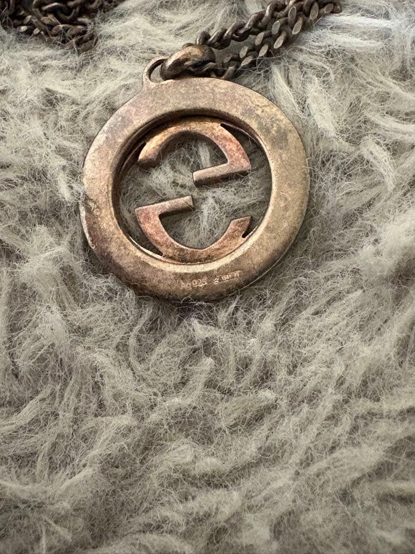 Gucci シルバーロゴペンダントネックレス　925