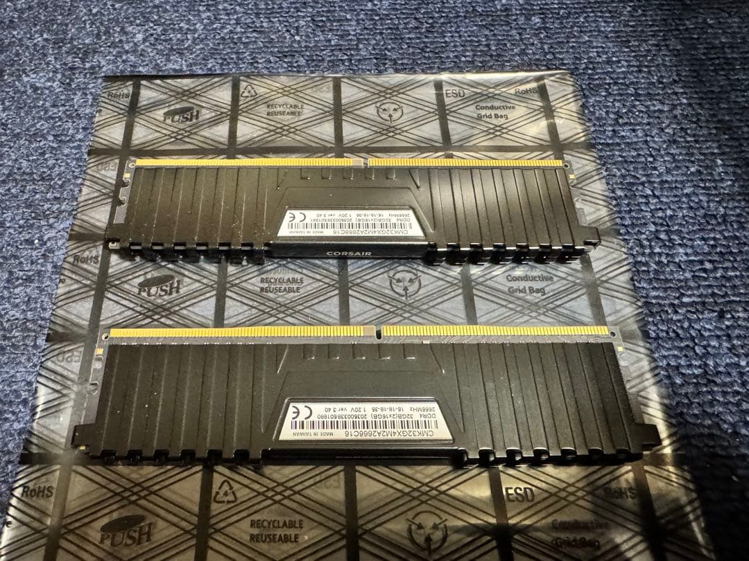 メモリー Corsair Vengeance LPX DDR4 16GBx2 32GB