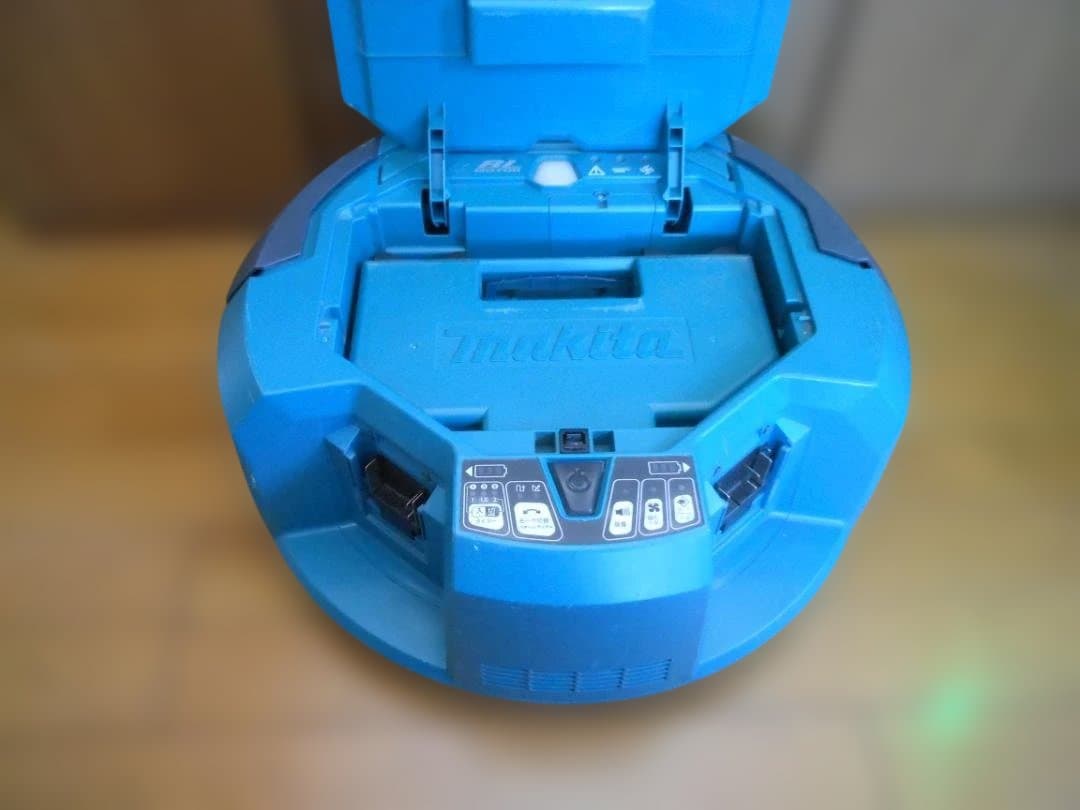 Makita マキタロボット掃除機 RC200D・リモコン、ソフト替えブラシ付