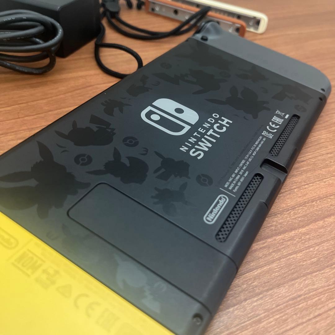 ピカチュウデザイン Nintendo Switch 一部付属品付 HDMIなし