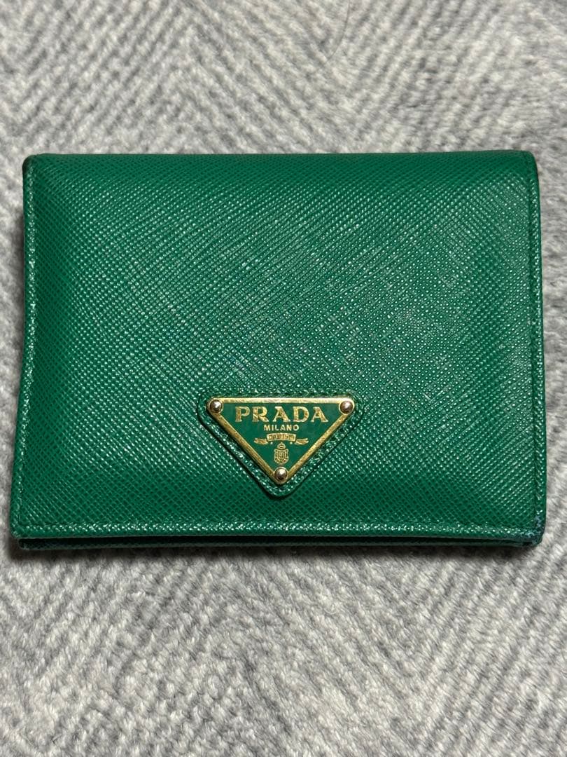 プラダ　PRADA 二つ折り財布