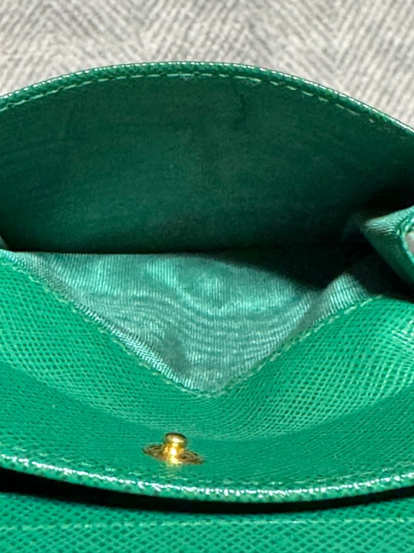 プラダ　PRADA 二つ折り財布