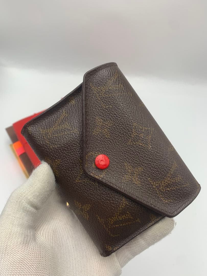 ルイヴィトン モノグラム ポルトフォイユ ヴィクトリーヌフューシャ 三つ折り財布