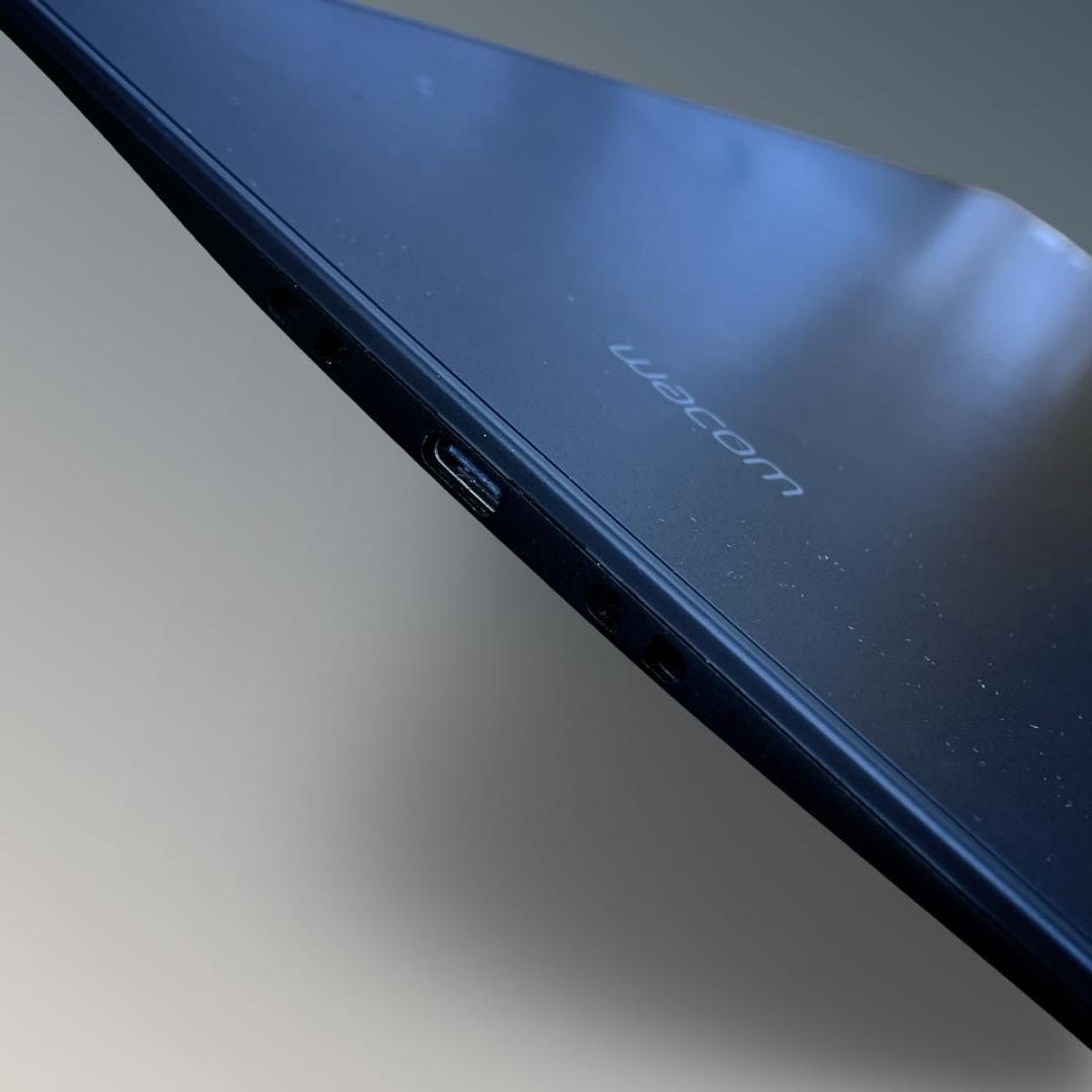 【美品】WACOM Intuos Pro PTH-660 液タブ Mサイズ