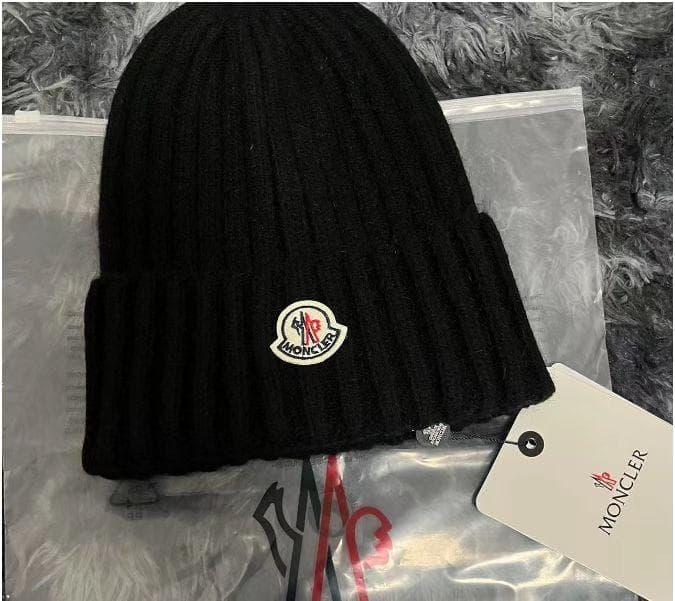 MONCLER黒のニット帽・ビーニー