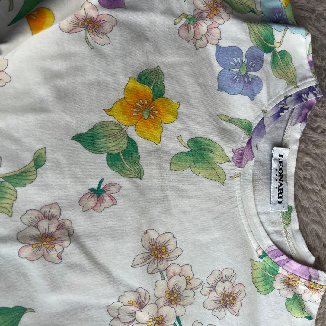 花柄 半袖Tシャツ ホワイト/マルチカラー