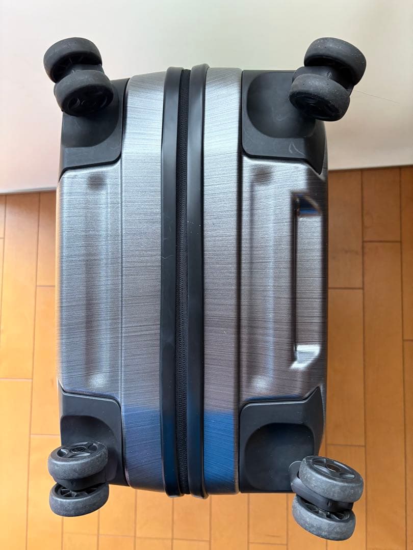 Samsonite サムソナイト スーツケース　INOVA 機内持込可能　41L