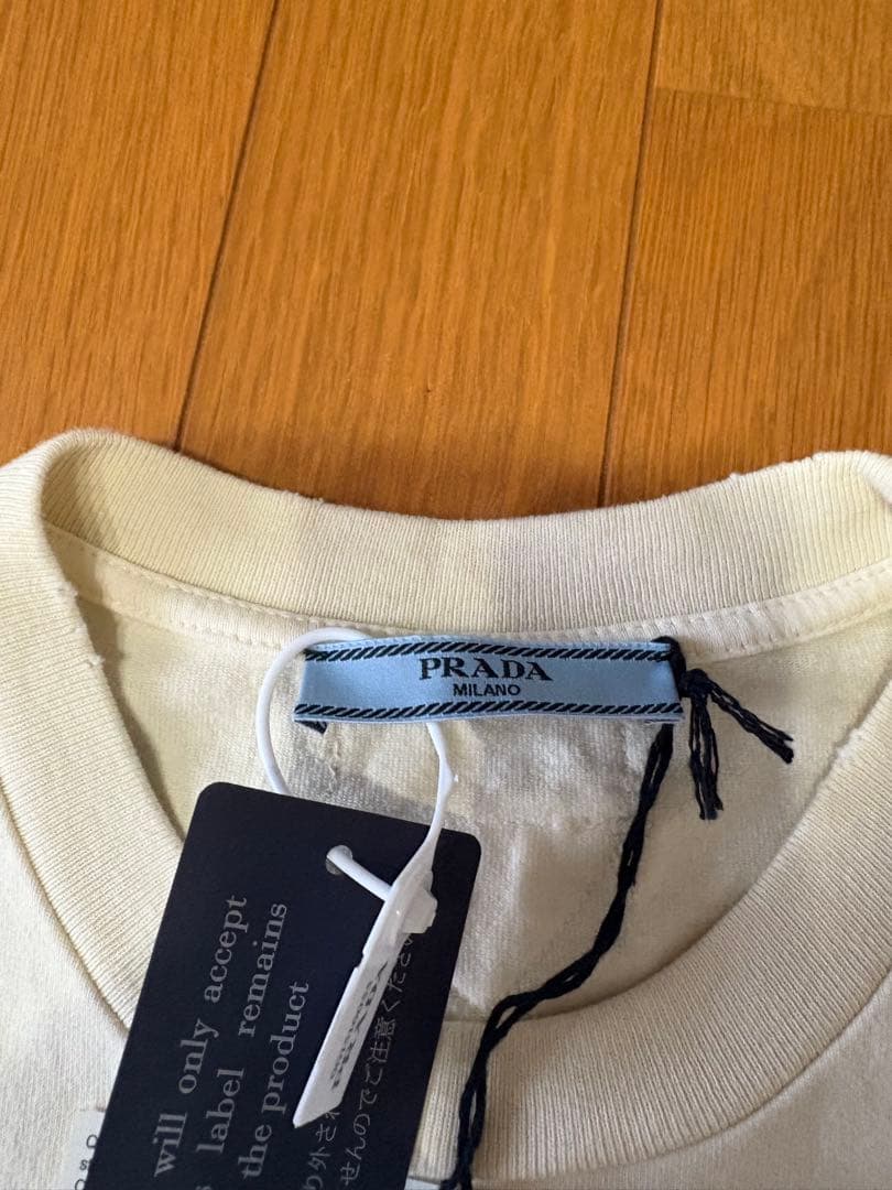 『新品』PRADA アイボリー コットン Tシャツ 新品タグ付き　Ｌサイズ