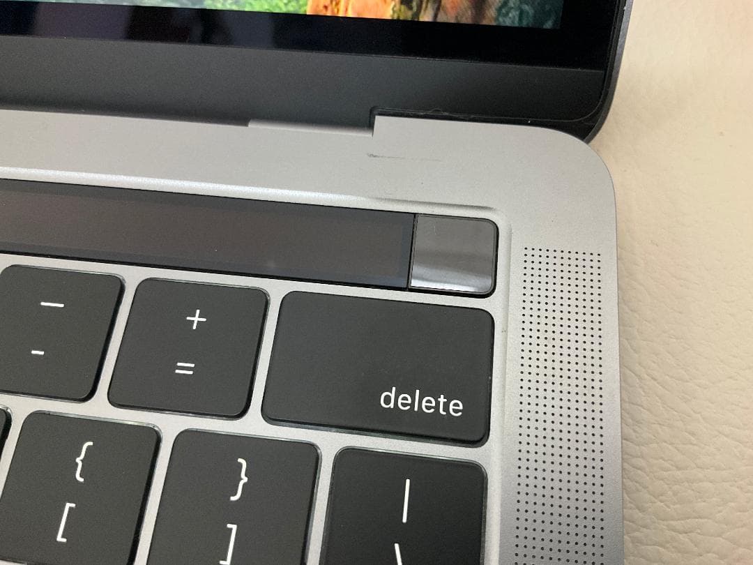 MacBook本体 MacBook Pro 13 2019 16GB 512GB Touch Bar