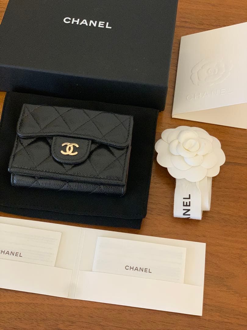 むむ CHANELキャビアスキン三つ折り財布 BLACKほぼ新品