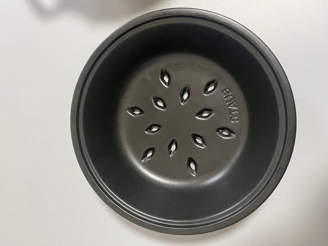 未使用・スチーマー付ストウブ staub ピコ・ココット ラウンド 22cm 黒