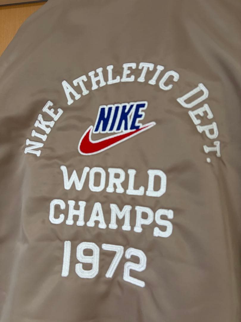 Nike ベージュジャケット MA-1