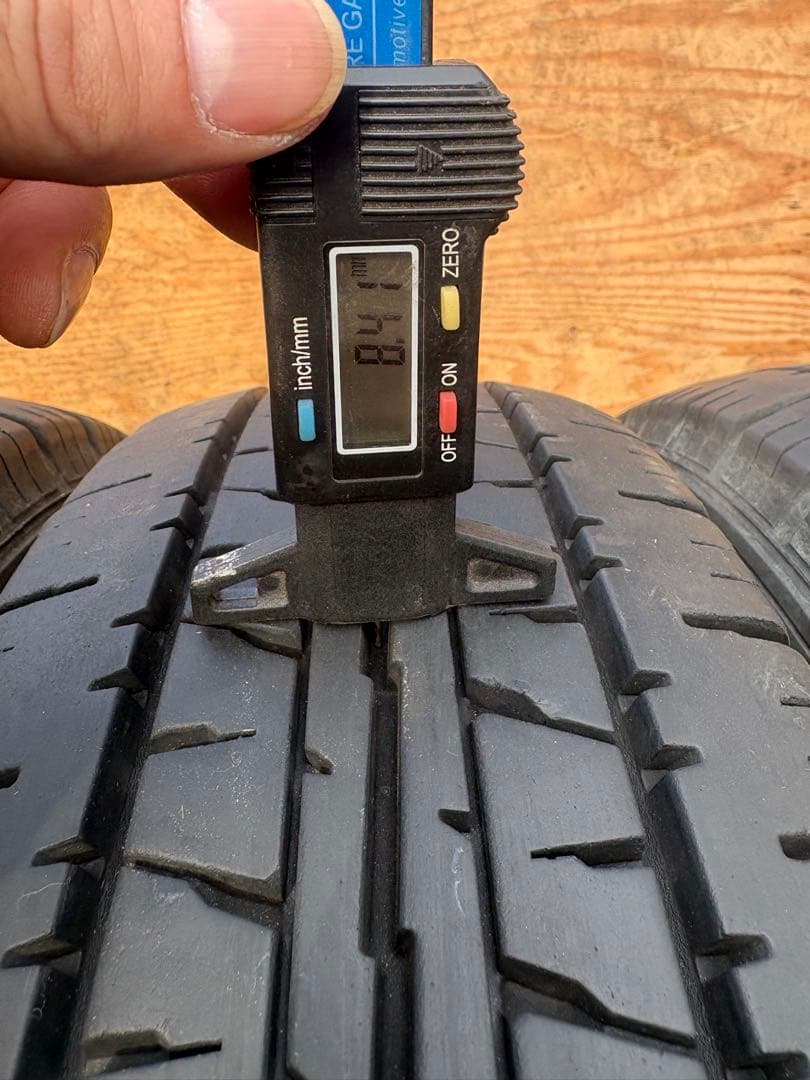 DUNLOP 195/80R15 107/105LT中古タイヤ 4本セット