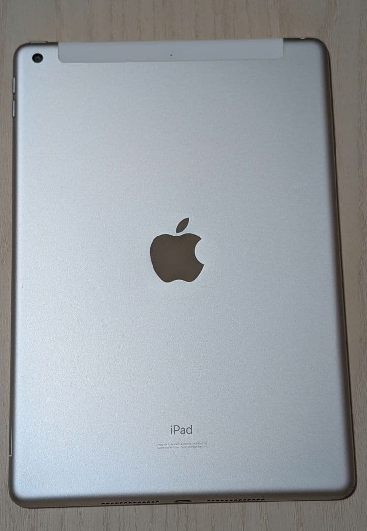 iPad第7世代 32GB シルバーSIM対応モデル