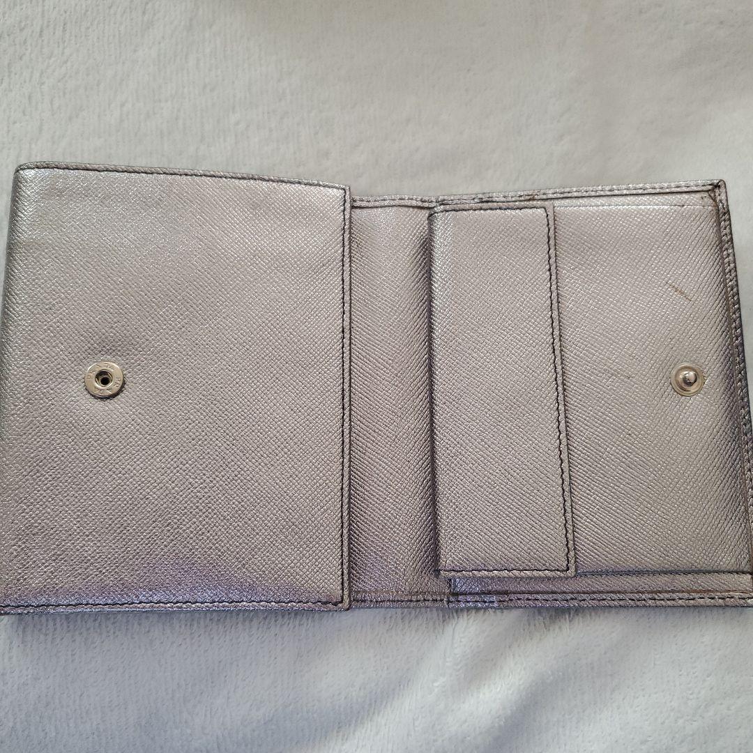 稜久☆PRADA サフィアーノ☆ 三つ折り財布 シルバー☆レザー