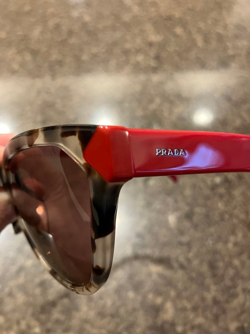 PRADA キャットアイサングラス ブラウン・レッド