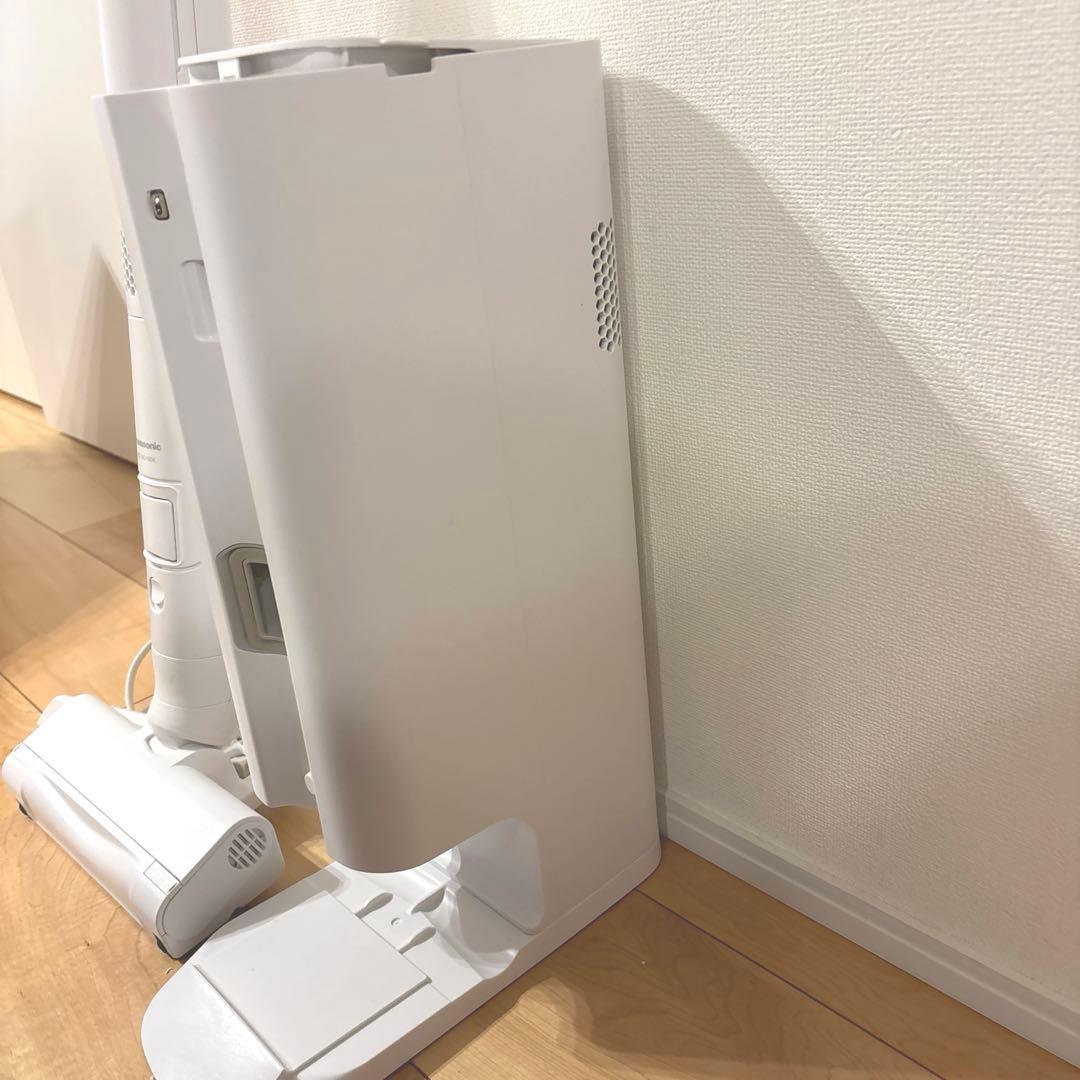 Panasonicセパレート型コードレススティック掃除機MC-NS100K