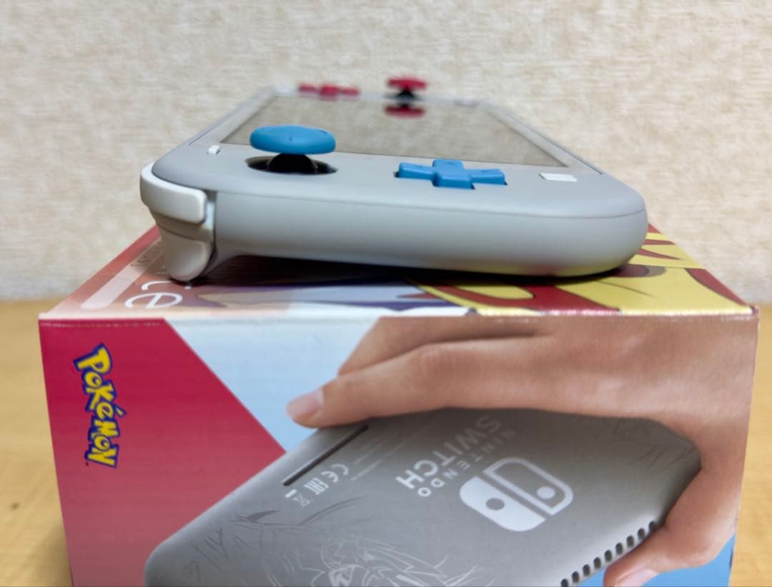 Nintendo Switch Lite ザシアンザマゼンタ