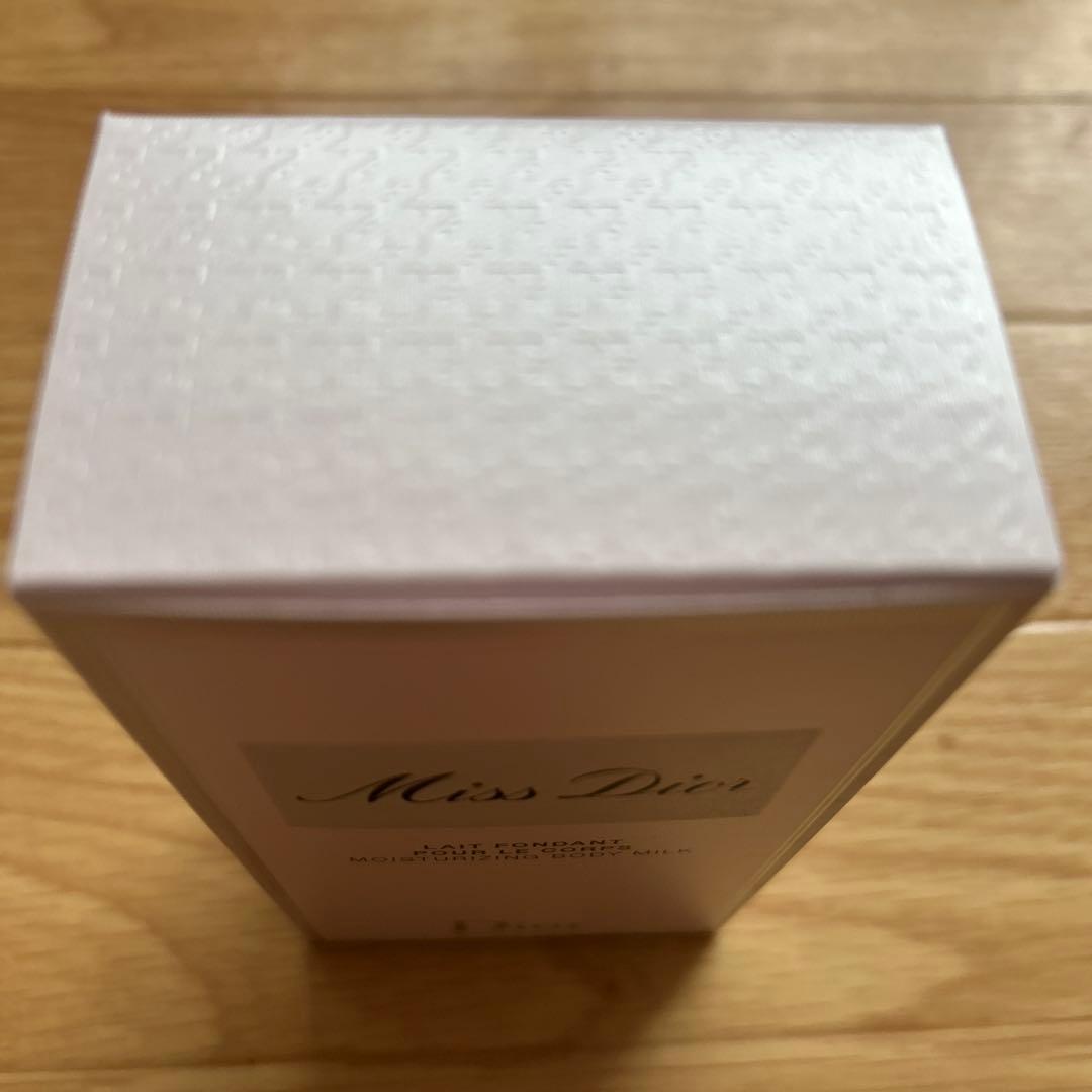 Miss Dior モイスチャライジング ボディミルク 200ml