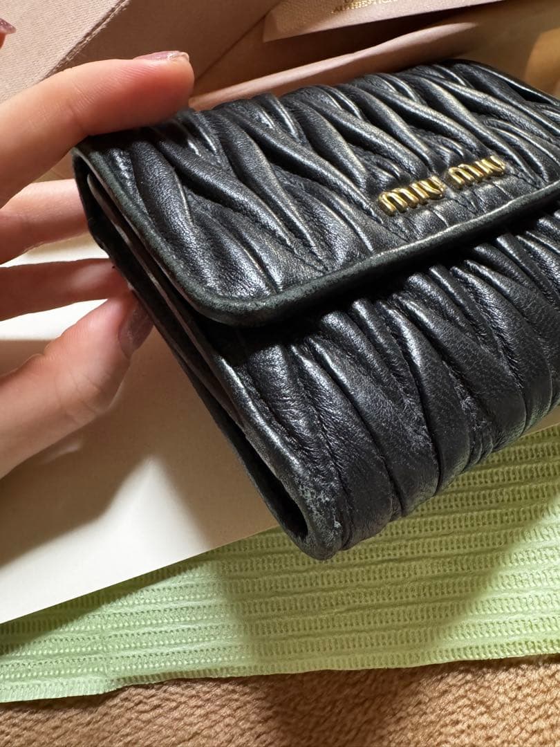 miumiu 二つ折り財布 ブラック