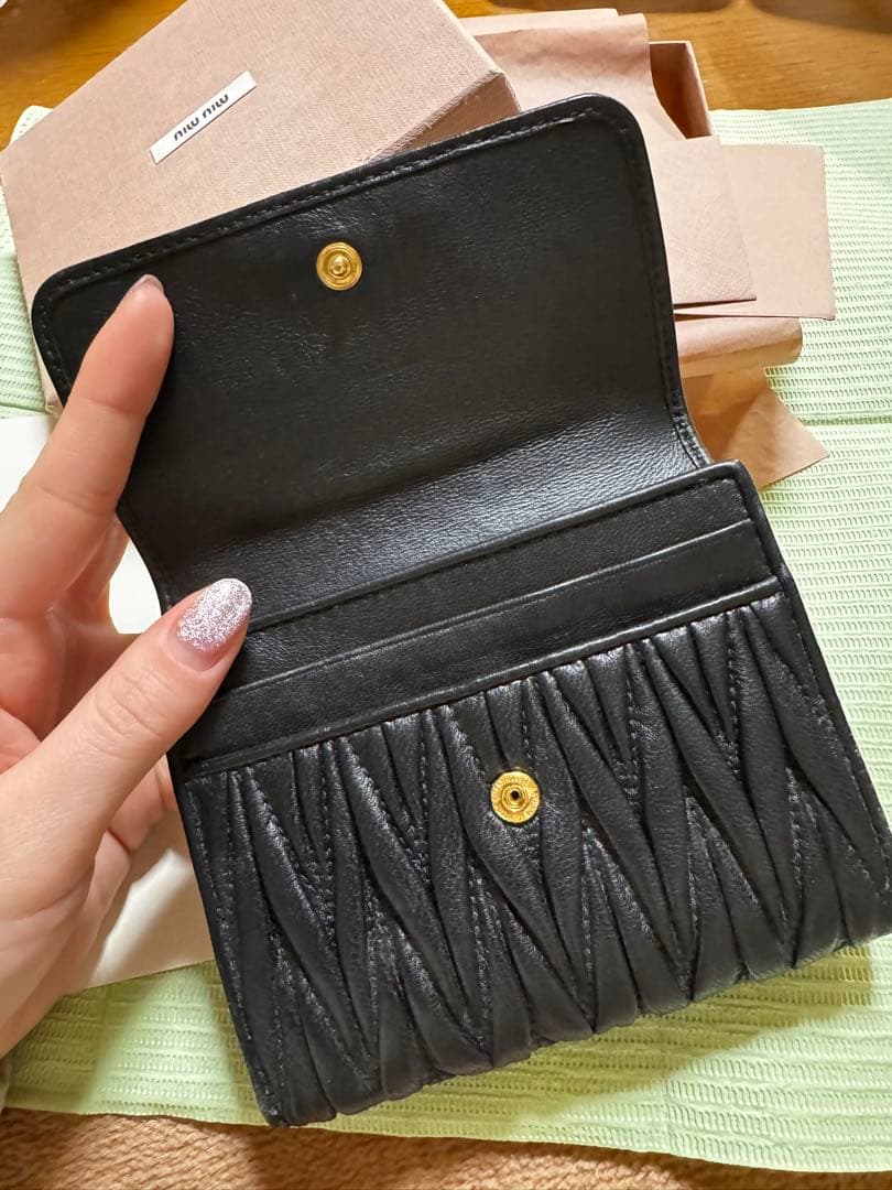 miumiu 二つ折り財布 ブラック