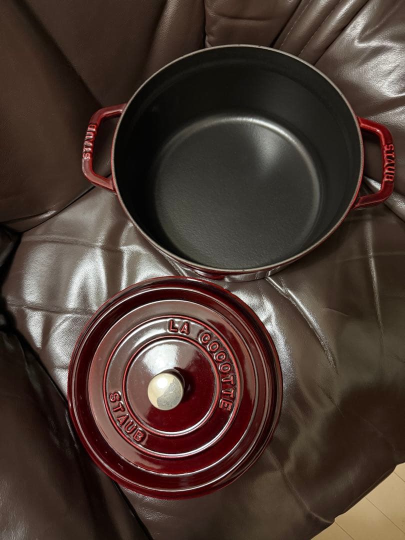 STAUB★ストウブ★ピコ・ココット　ラウンド★24cm★グレナディンレッド