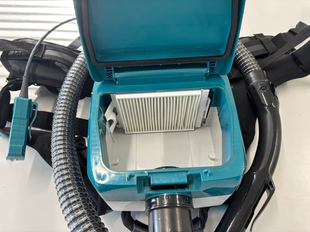 週末値下げ！！　 Makita HEPA 36V 背負い式掃除機　VC261Ｄ