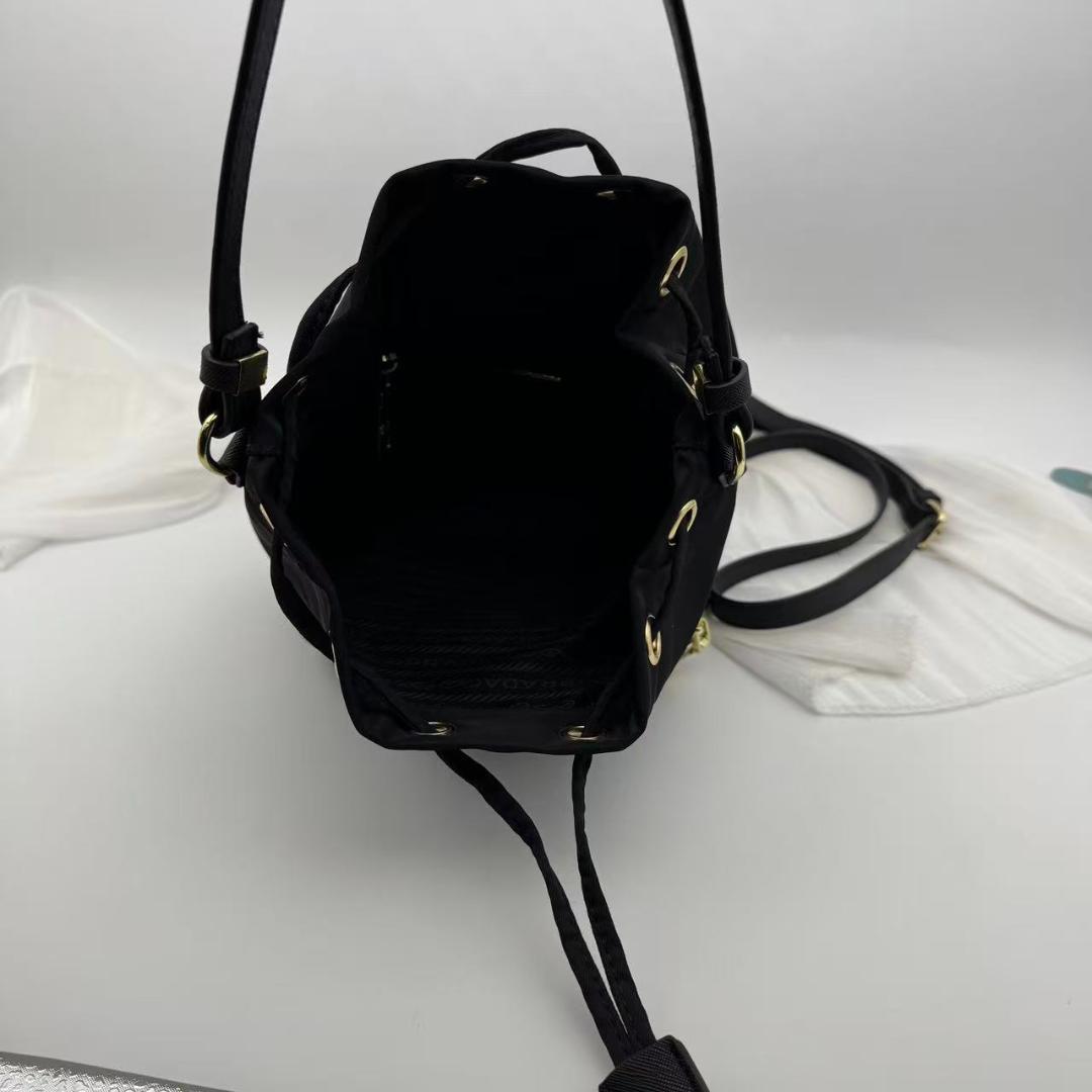 美品 PRADA ショルダーバッグ バケットバッグ