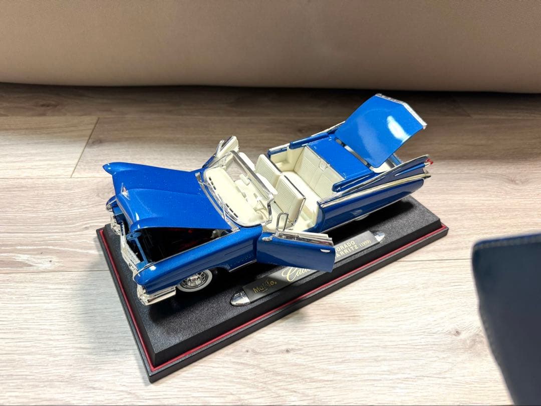 ダイキャストミニカー　1/18 キャデラック